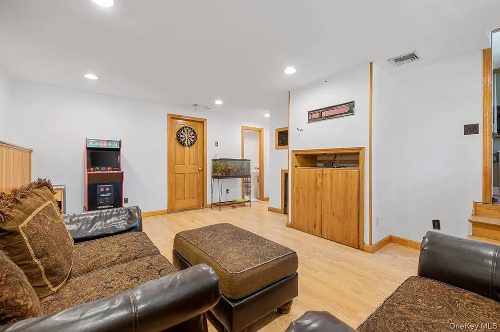 34 21st Street Jericho NY 11753