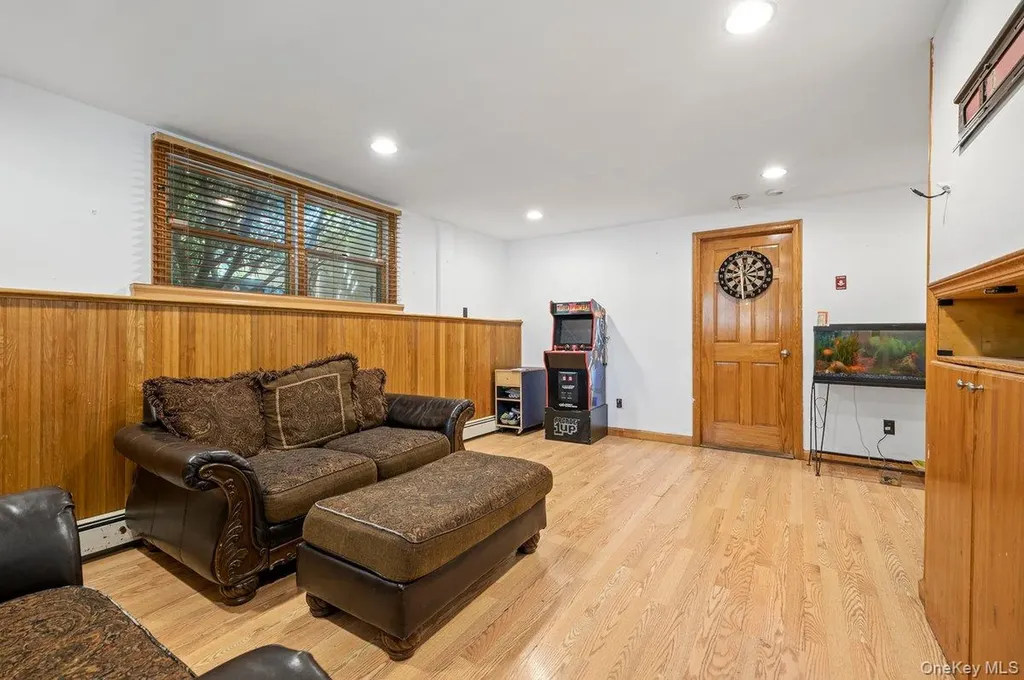 34 21st Street Jericho NY 11753