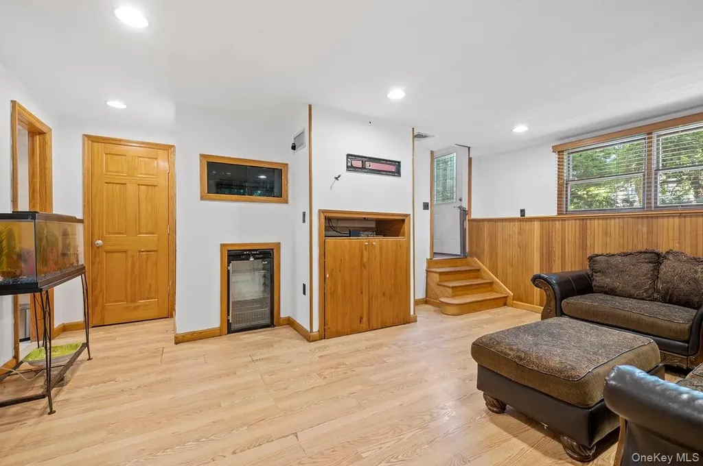 34 21st Street Jericho NY 11753