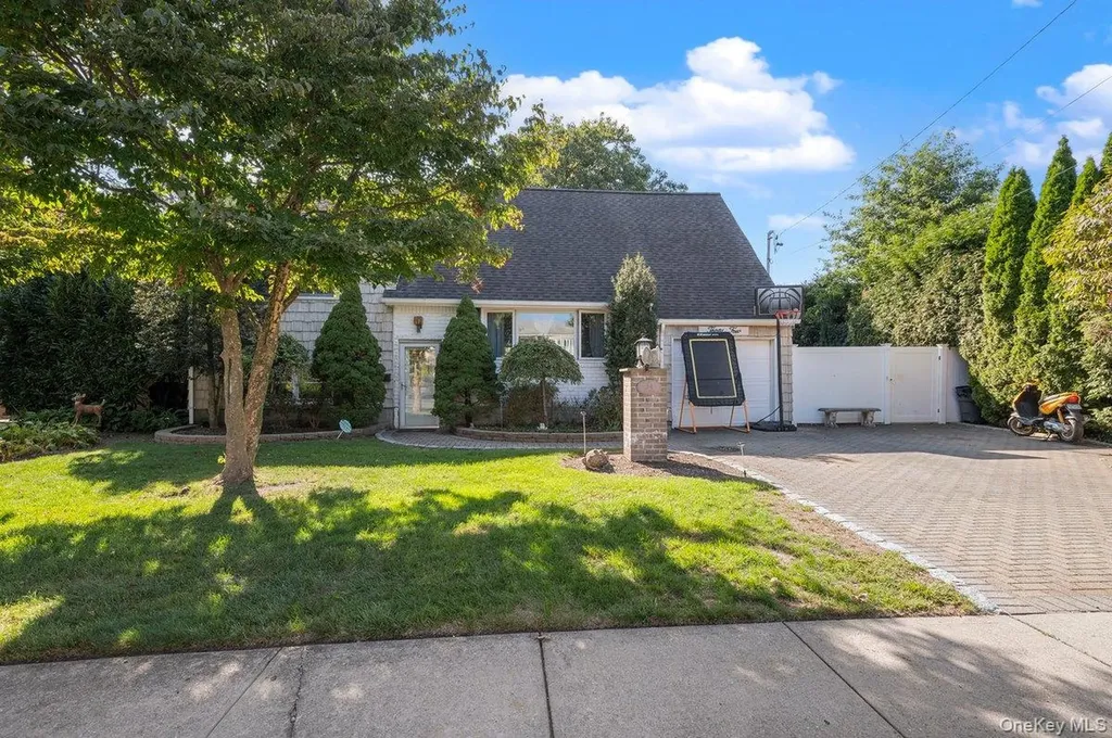 34 21st Street Jericho NY 11753