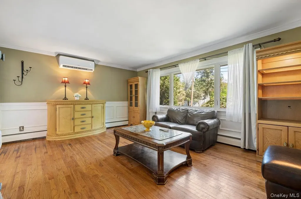 34 21st Street Jericho NY 11753