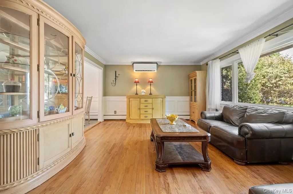 34 21st Street Jericho NY 11753