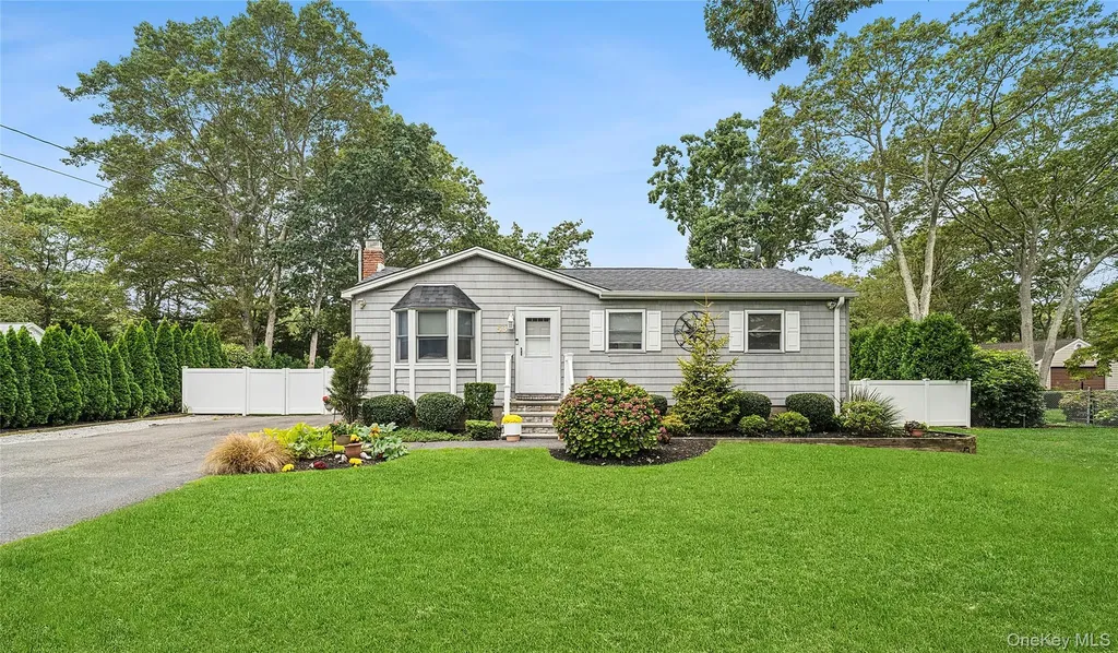 53 Timber Drive Calverton NY 11933