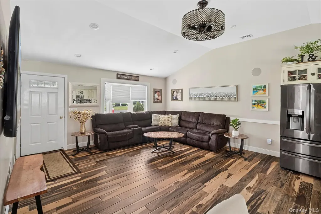 53 Timber Drive Calverton NY 11933