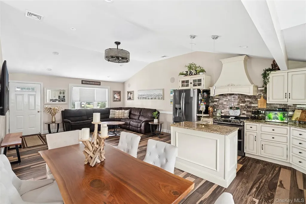 53 Timber Drive Calverton NY 11933