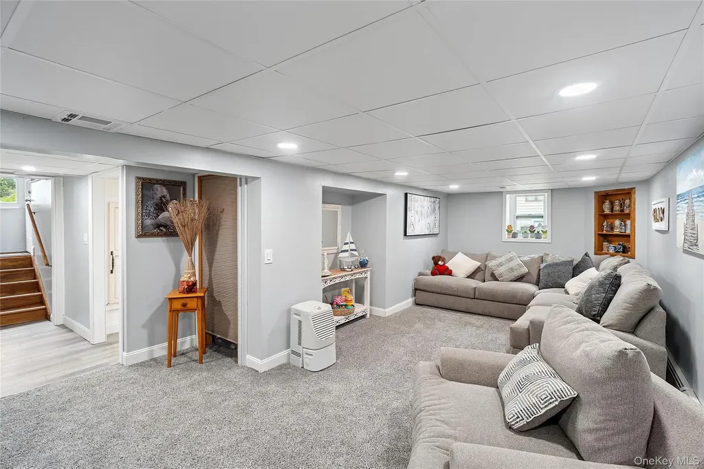 53 Timber Drive Calverton NY 11933