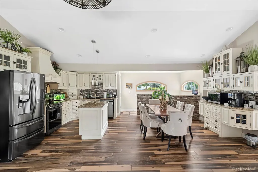 53 Timber Drive Calverton NY 11933