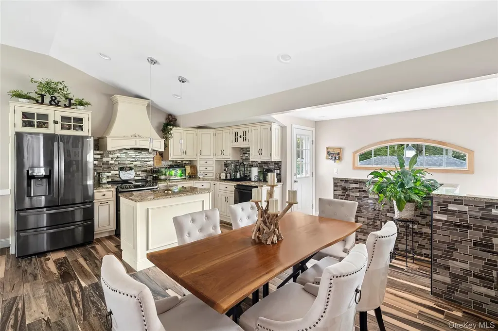 53 Timber Drive Calverton NY 11933