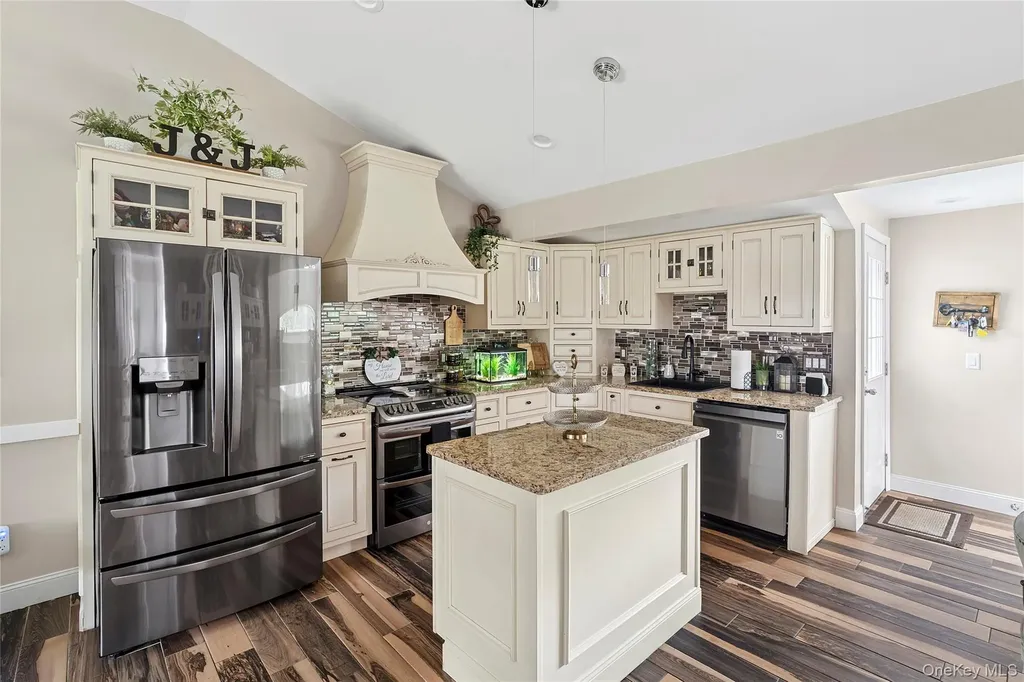 53 Timber Drive Calverton NY 11933