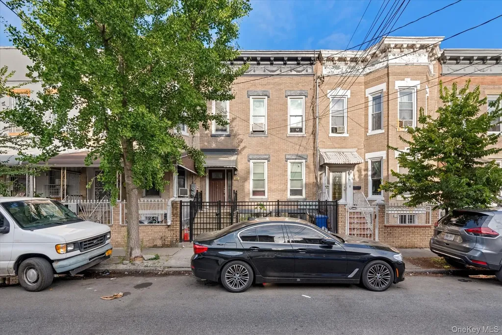 285 Lincoln Avenue Brooklyn NY 11208