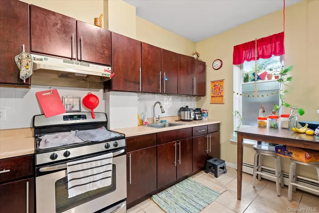 285 Lincoln Avenue Brooklyn NY 11208
