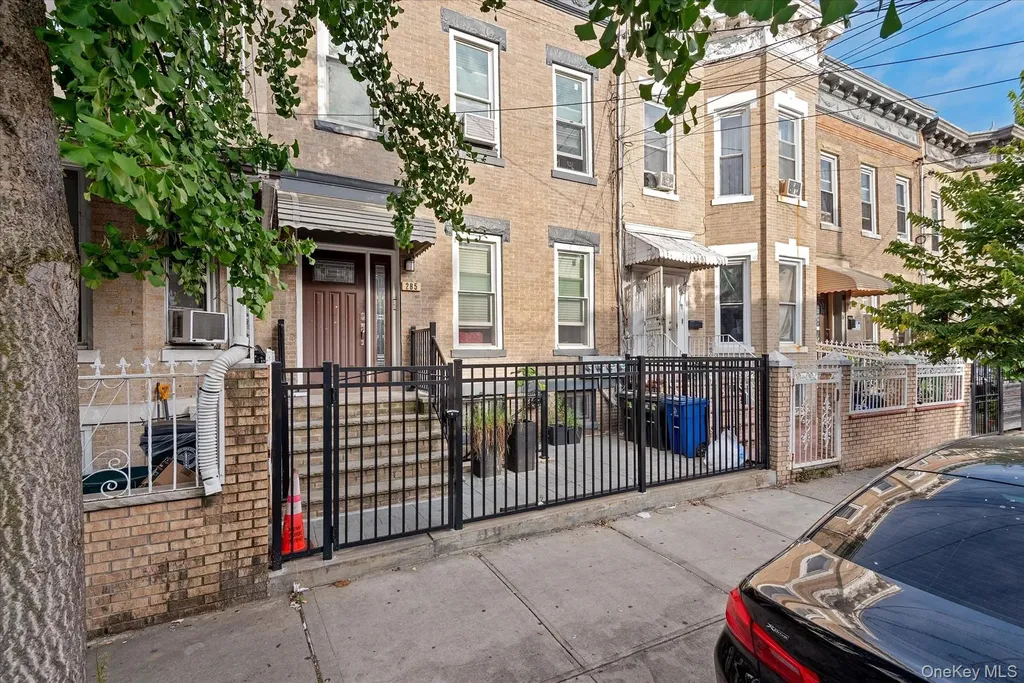 285 Lincoln Avenue Brooklyn NY 11208