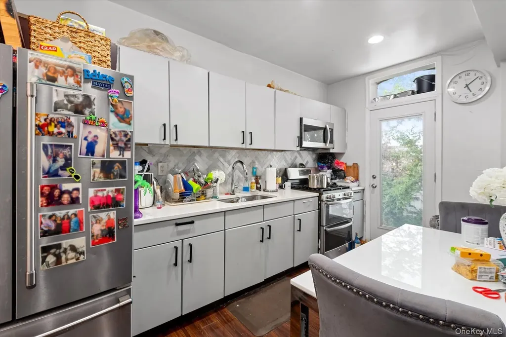 285 Lincoln Avenue Brooklyn NY 11208