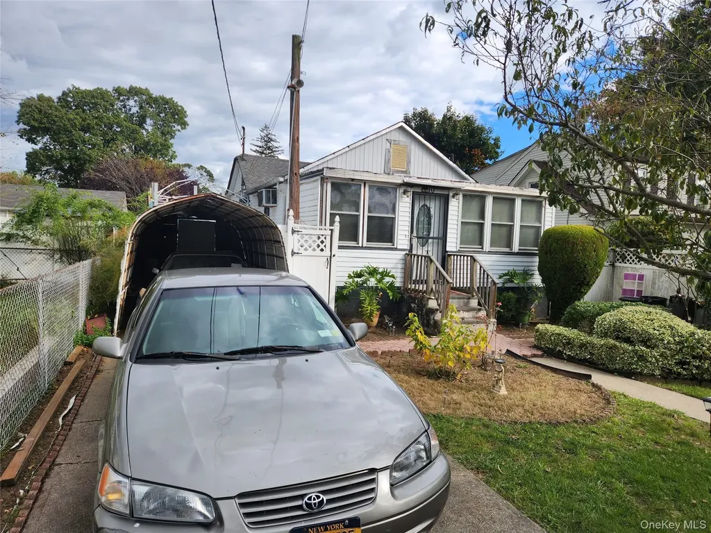 10 Sheridan Place Roosevelt NY 11575