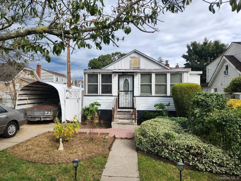 10 Sheridan Place Roosevelt NY 11575