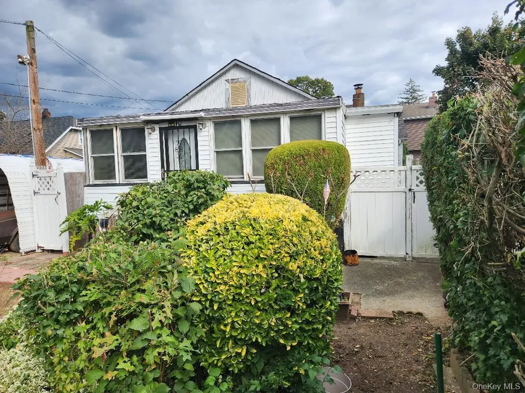 10 Sheridan Place Roosevelt NY 11575