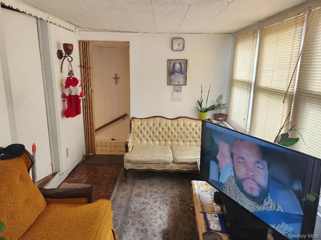 10 Sheridan Place Roosevelt NY 11575