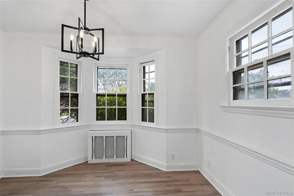 100 E Fenimore Street Valley Stream NY 11580