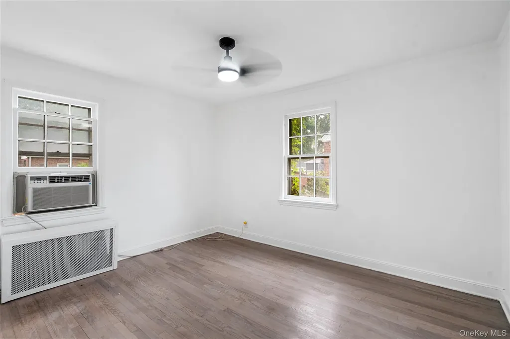 100 E Fenimore Street Valley Stream NY 11580