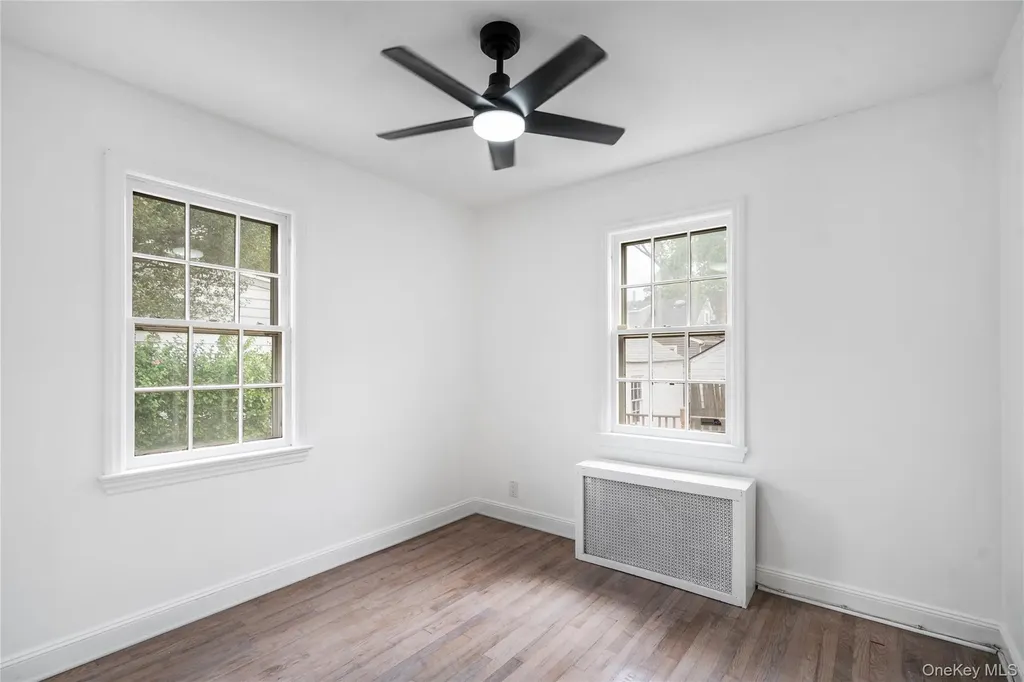 100 E Fenimore Street Valley Stream NY 11580