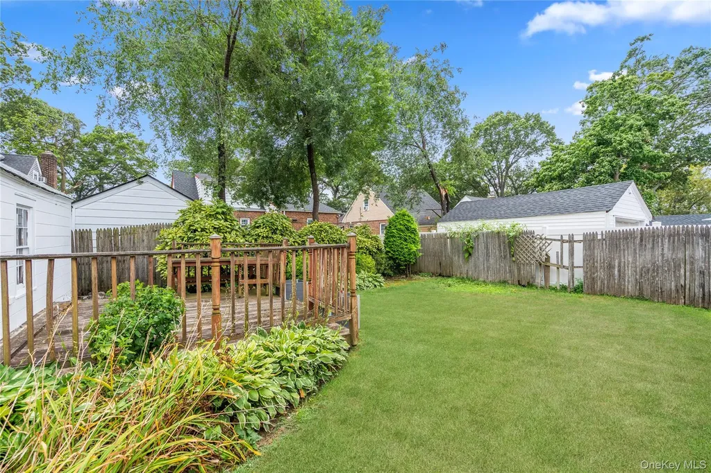 100 E Fenimore Street Valley Stream NY 11580