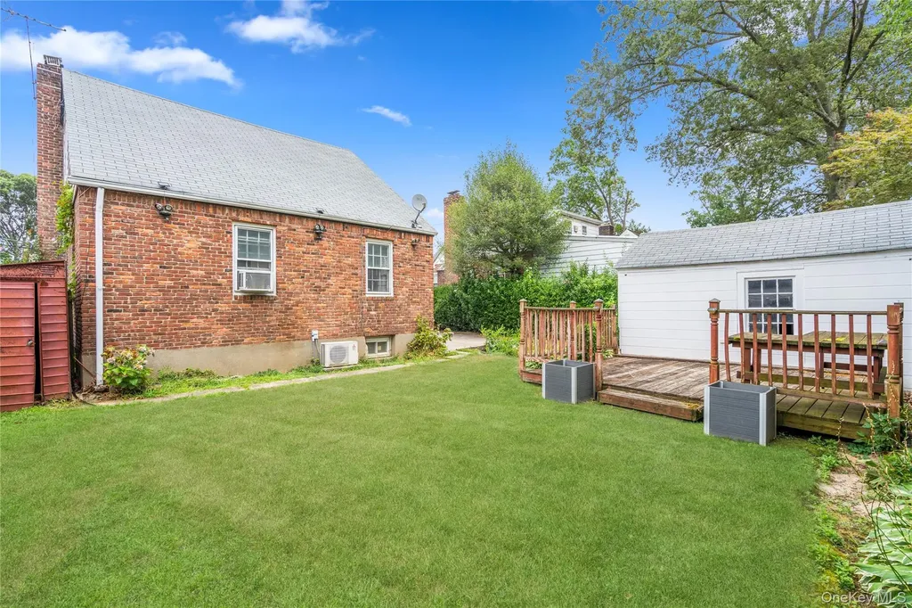 100 E Fenimore Street Valley Stream NY 11580