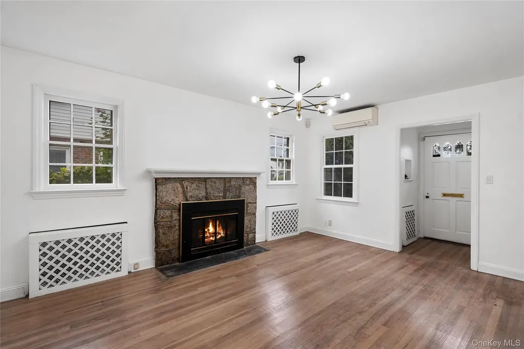 100 E Fenimore Street Valley Stream NY 11580