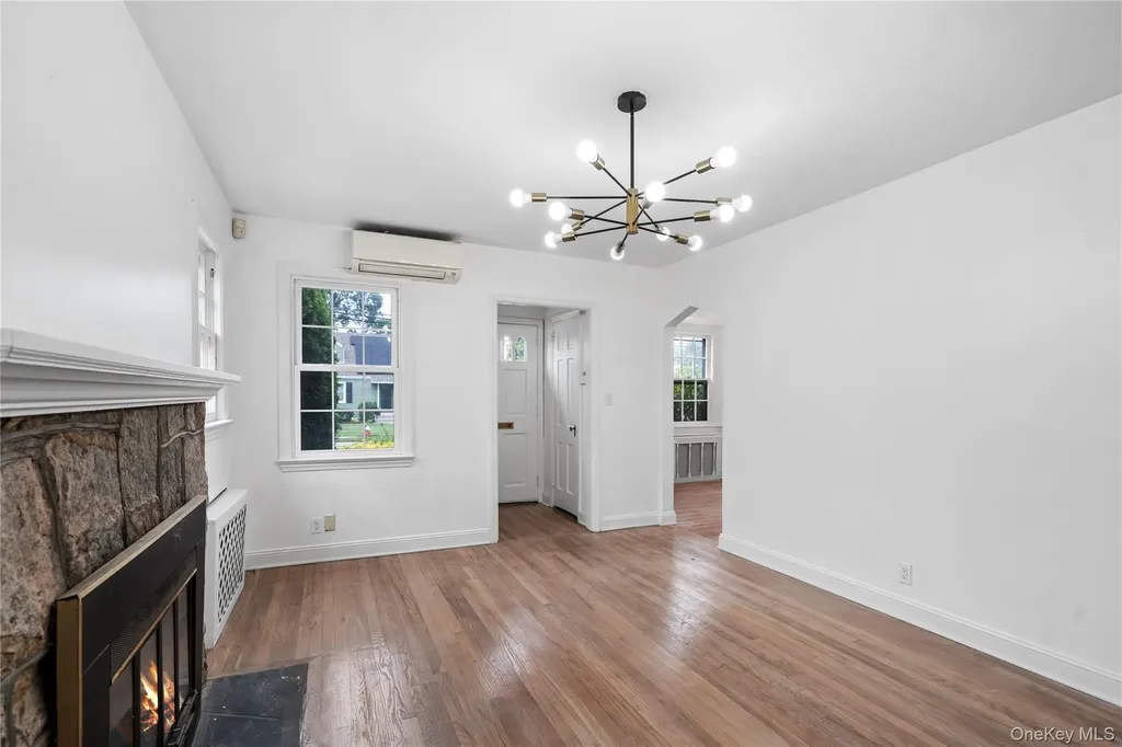 100 E Fenimore Street Valley Stream NY 11580