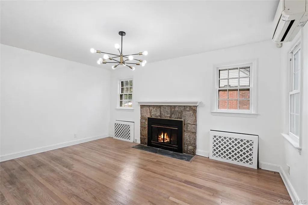 100 E Fenimore Street Valley Stream NY 11580