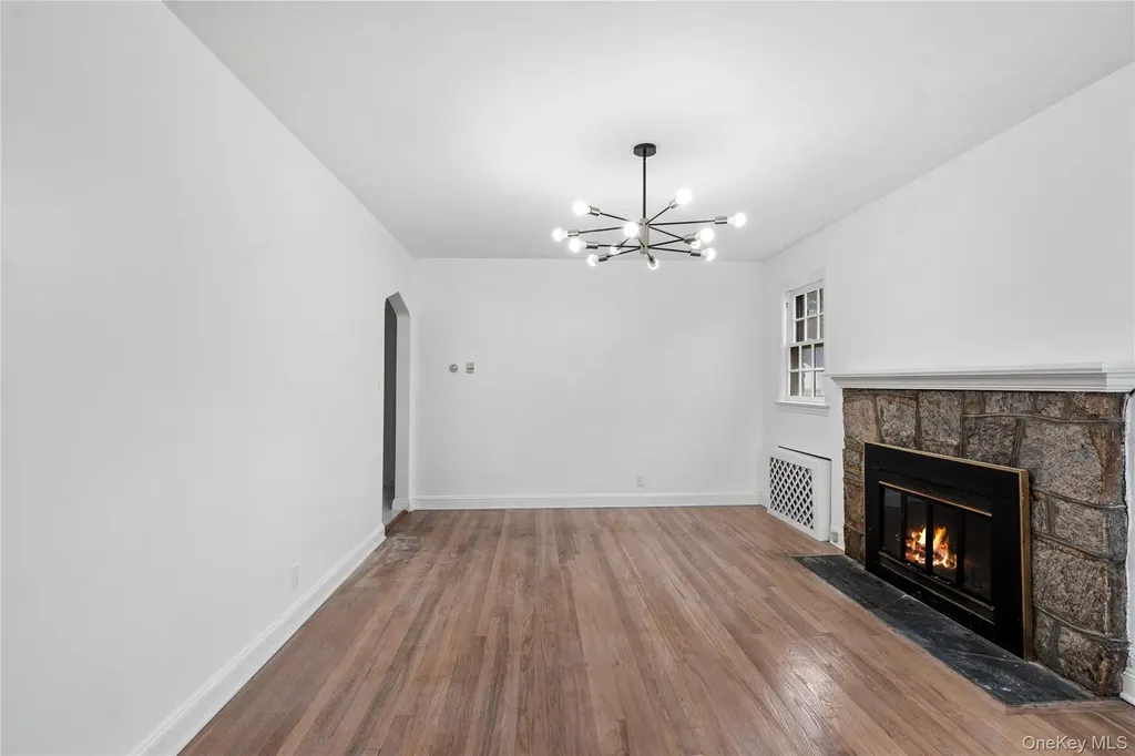 100 E Fenimore Street Valley Stream NY 11580
