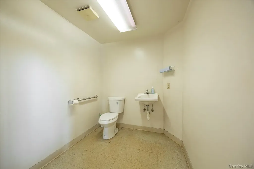 44 Manchester Road Poughkeepsie NY 12603