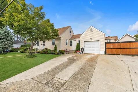 1039 Elizabeth Street Baldwin NY 11510