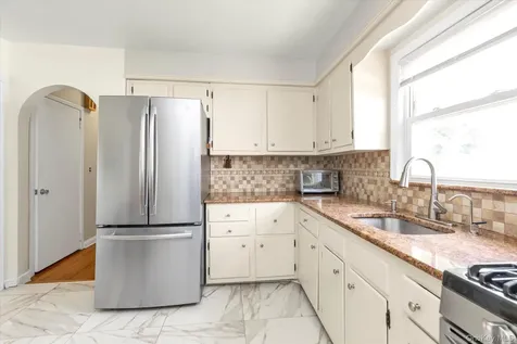 1039 Elizabeth Street Baldwin NY 11510