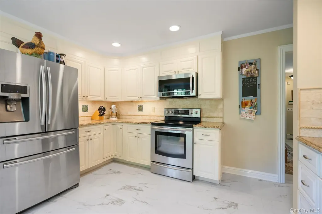 49 Rolling Road Miller Place NY 11764