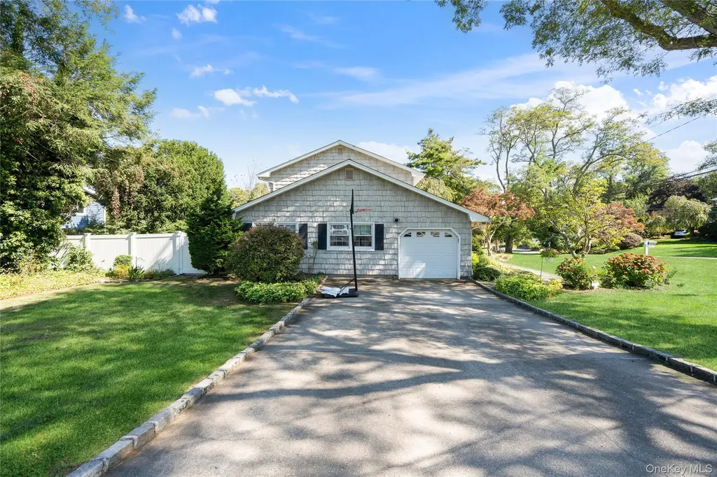 49 Rolling Road Miller Place NY 11764