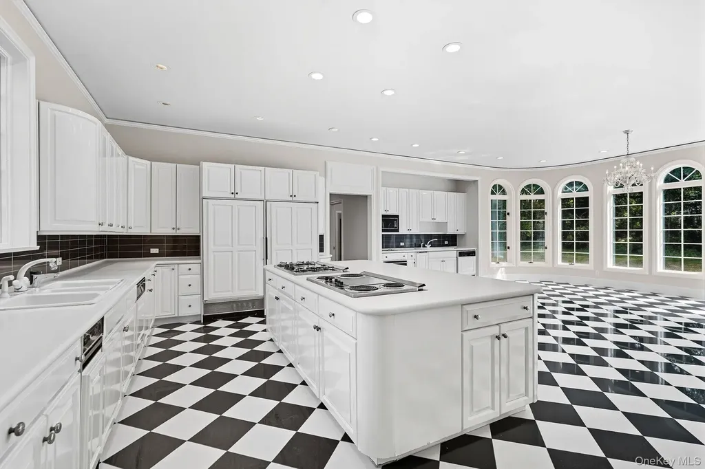 10 Cooper Road Scarsdale NY 10583