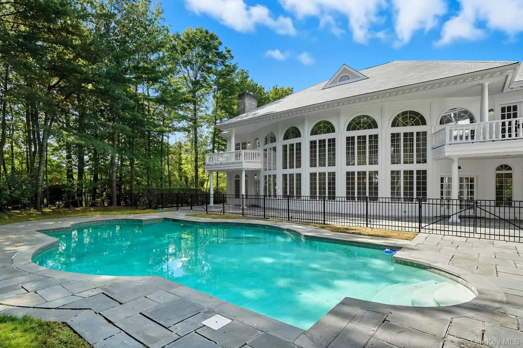 10 Cooper Road Scarsdale NY 10583