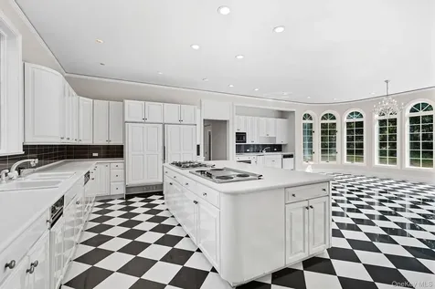10 Cooper Road Scarsdale NY 10583