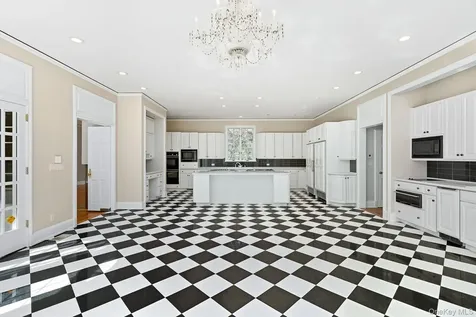 10 Cooper Road Scarsdale NY 10583