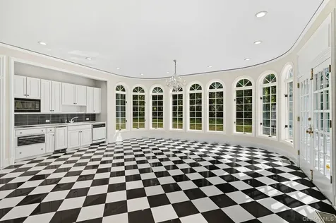 10 Cooper Road Scarsdale NY 10583