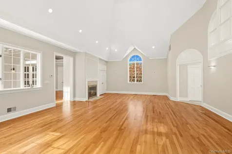 10 Cooper Road Scarsdale NY 10583