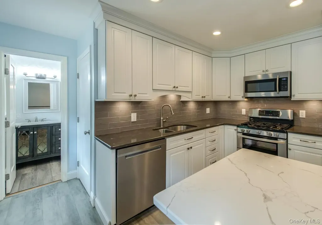 27 Greentree Drive S Hyde Park NY 12538