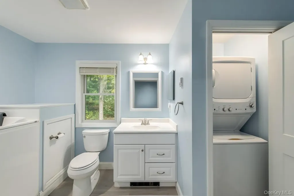 27 Greentree Drive S Hyde Park NY 12538