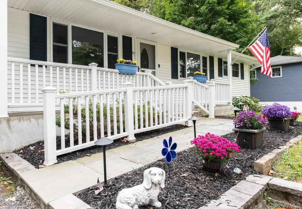 27 Greentree Drive S Hyde Park NY 12538