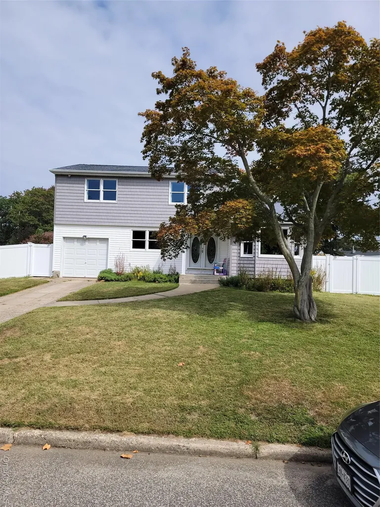 7 Deville Drive Selden NY 11784