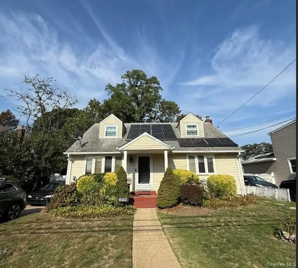 642 Dorothea Lane Elmont NY 11003