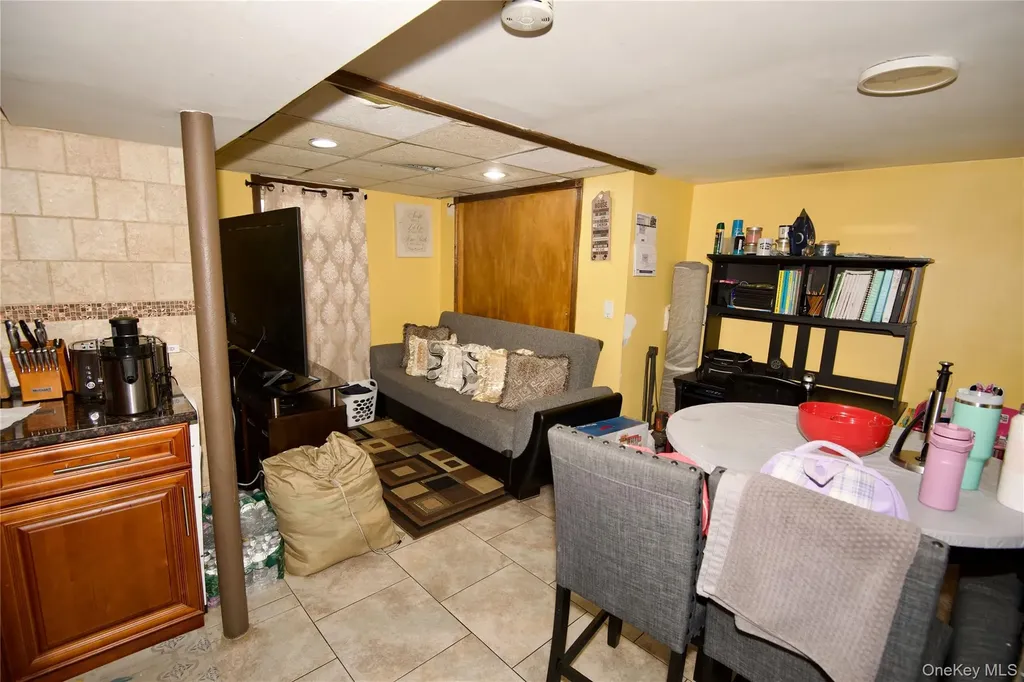 642 Dorothea Lane Elmont NY 11003