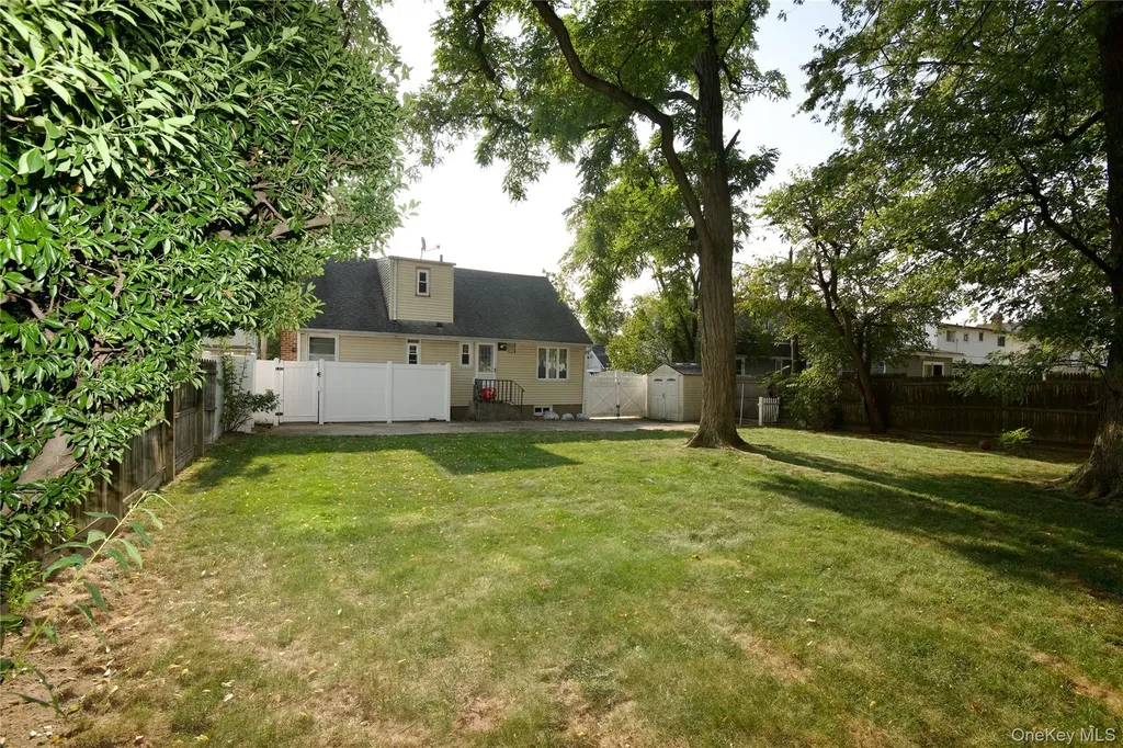 642 Dorothea Lane Elmont NY 11003