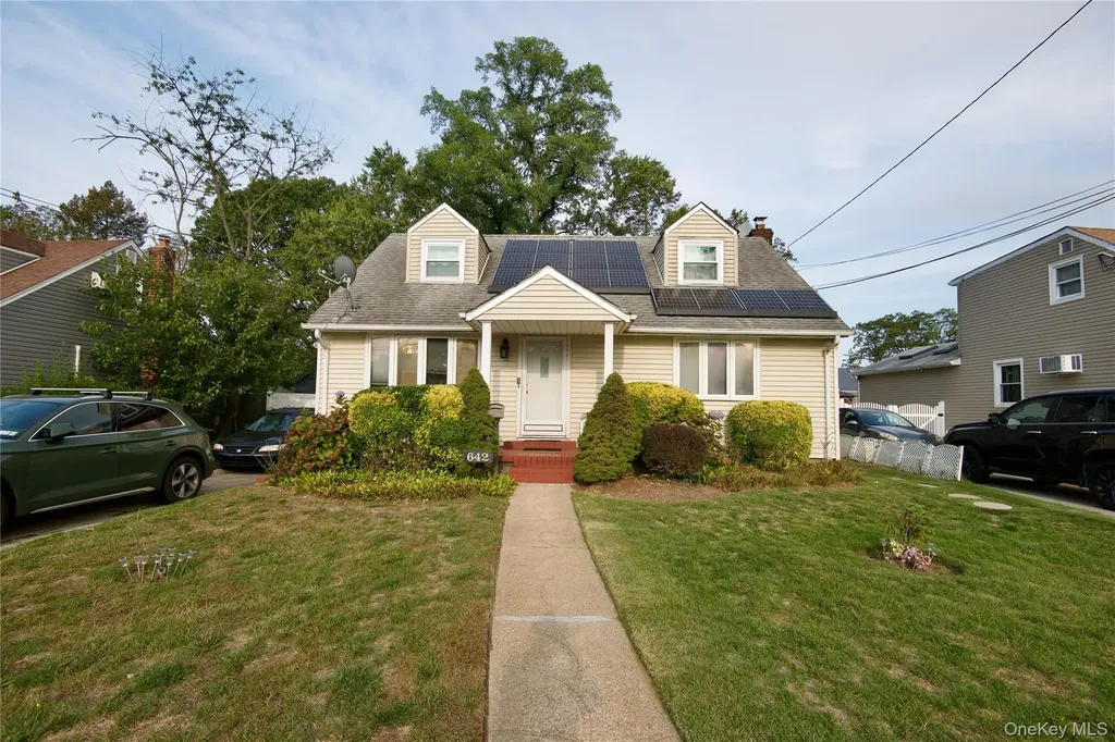 642 Dorothea Lane Elmont NY 11003