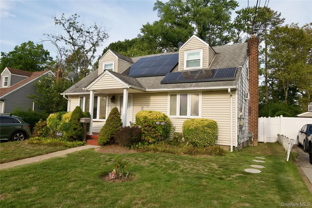 642 Dorothea Lane Elmont NY 11003